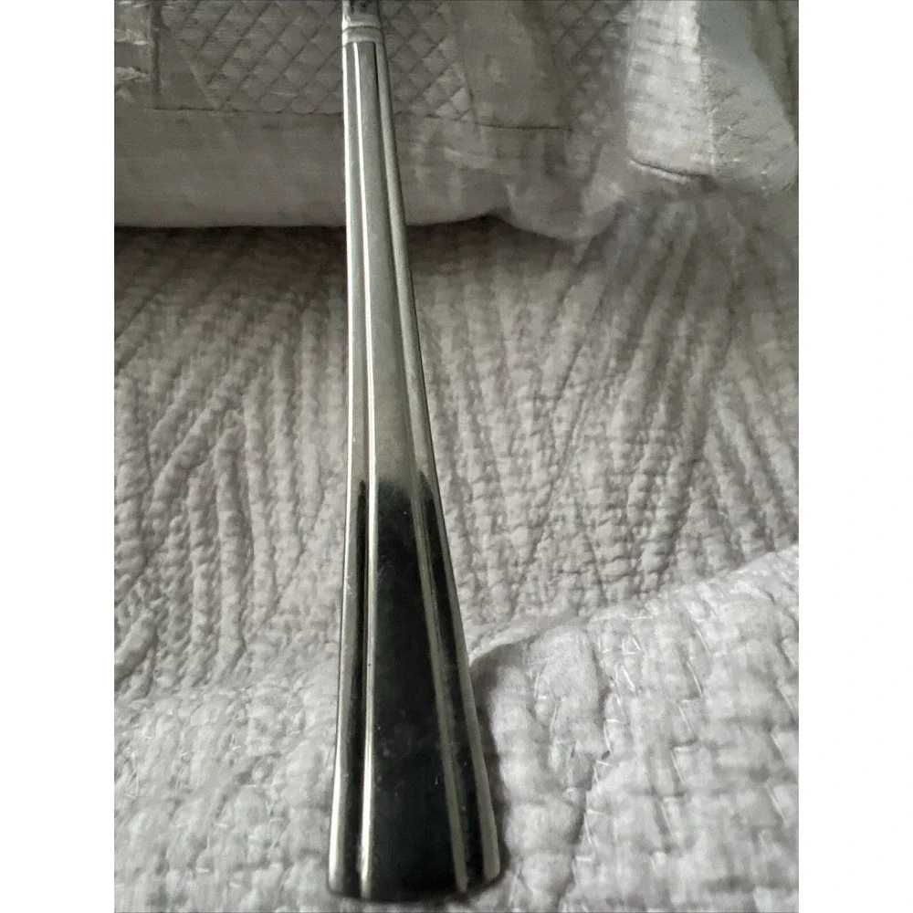 International INS330 18/10 Oval Soup Spoon 7‎ 1/4